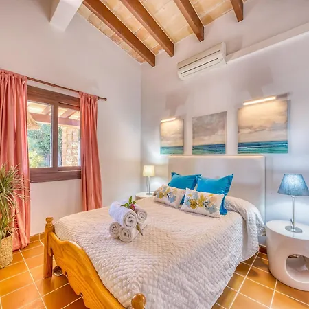 Tranquil Estate With Pool Port de Pollenca