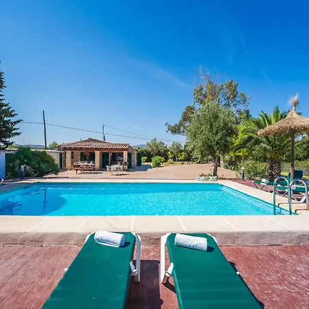 Tranquil Estate With Pool Holiday home